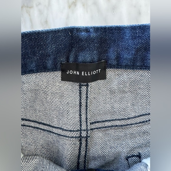 John Elliott cast2 32 - Picture 4 of 5